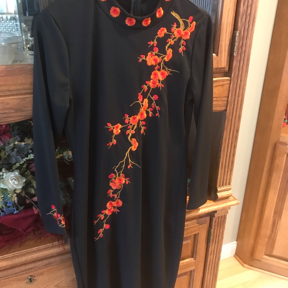 Black slimming dress Asian Floral design great fabric! 🌸 - Picture 9 of 14